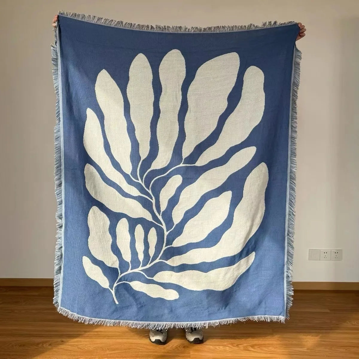 Casual Throw Blankets With Tassels Carpet Sofa Leisure Carpet Tapestry Sofa Blanket Wall Hanging Room Decoration Blue Carpet