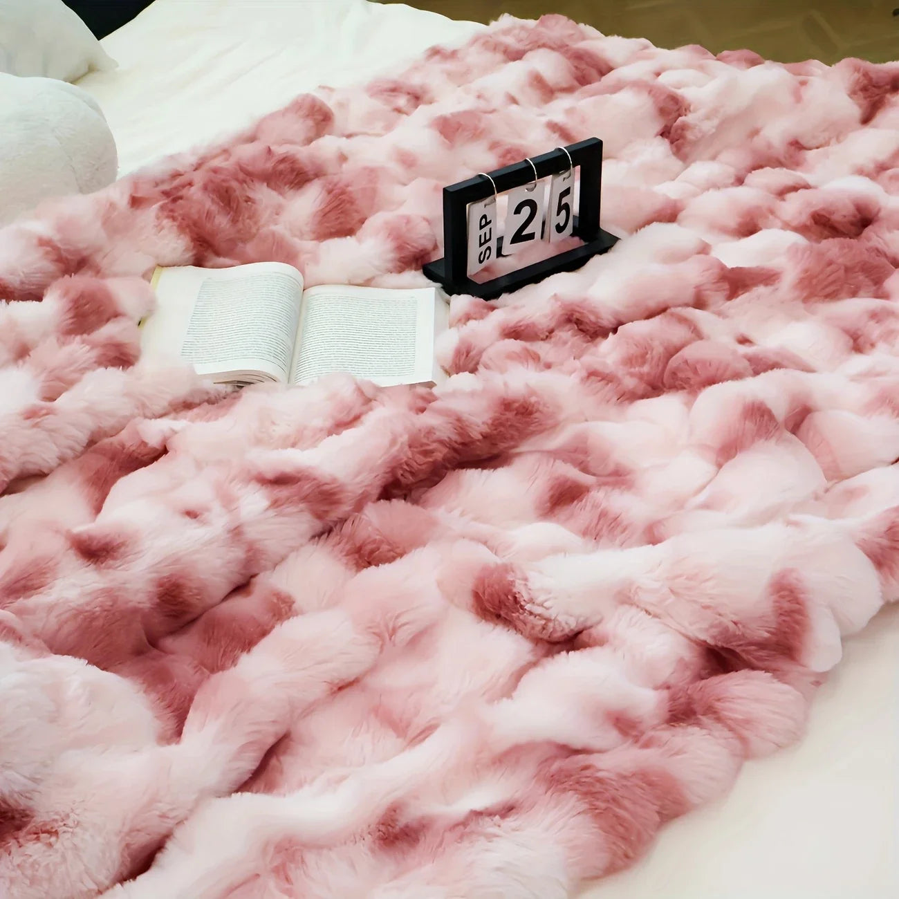 ROSEKINDCN Cozy Faux Rabbit Fleece Blanket Throw For Home