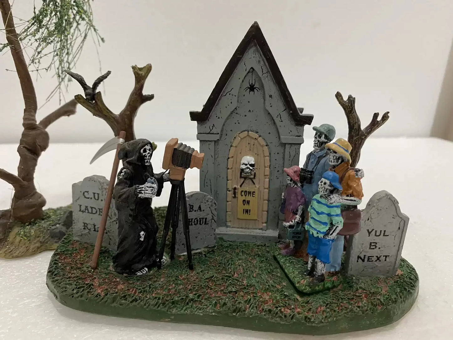 Halloween Decor Creative Halloween Scene Resin Ornaments Ghost Taking Pictures Figurine Garden Ornaments Home Decor Accessories