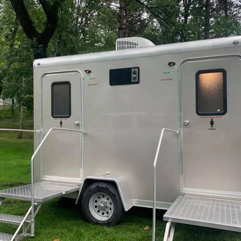 Luxury Modern Portable Plastic Restroom Trailer Mobile Bathroom Trailer For Wedding Events Toilets For Sale