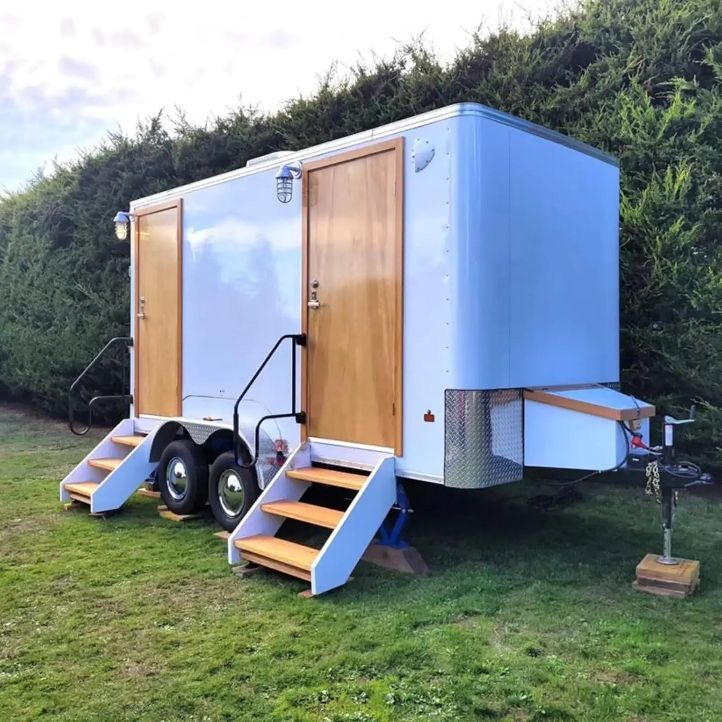 Portable Bathroom Trailer for Sale Mobile Luxury Restroom Trailer with Shower Vanity Sink for Glamping Outdoor Wedding